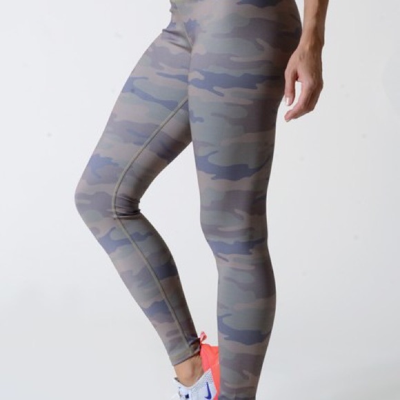 🔥NWT! CAMO HIGH WAISTED LEGGINGS - Picture 5 of 7